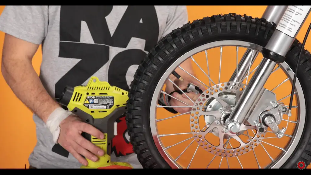 Here’s a great zoomed-in shot Razor MX500 Dirt Rocket