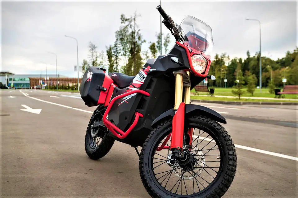 Kalashnikovs-UM-1-electric-adventure-bike-diagonal-shot