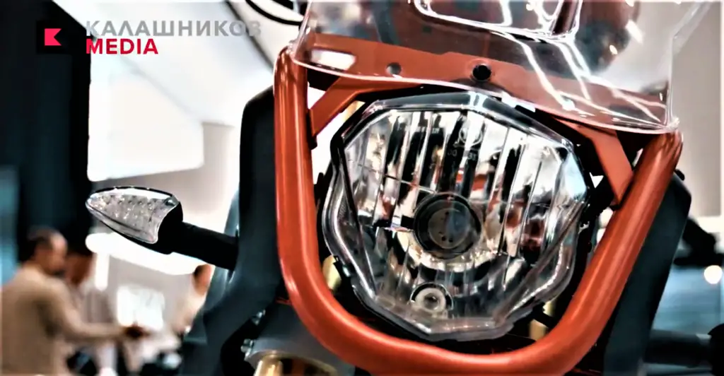 Kalashnikovs-UM-1-electric-adventure-bike-headlight