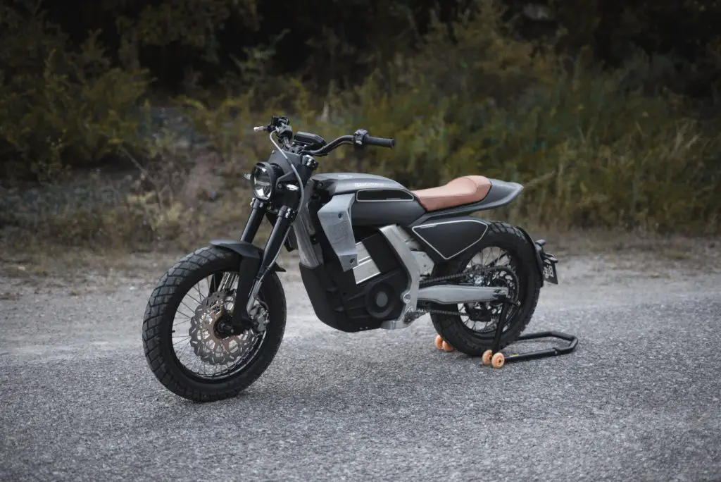 Pursang-E-Track-electric-scrambler-lateral-shot