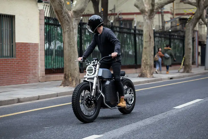 Switch-eScrambler-electric-motorcycle-frontal-shot