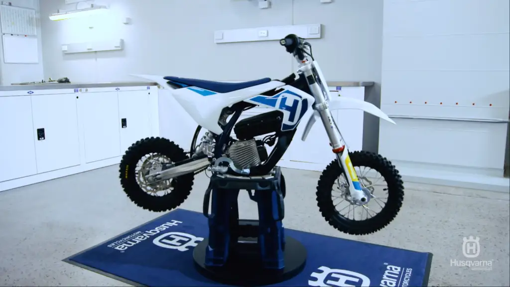 Husqvarna-EE-5-kids-electric-motocross-dirt-bike