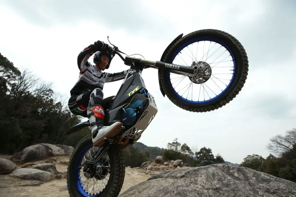 Yamaha-TY-E-electric-trials-dirt-bike-lateral-action-shot