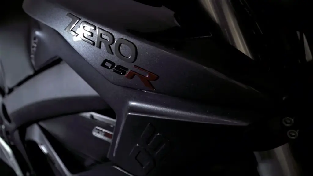 Zero-DSR-logo-on-fairings