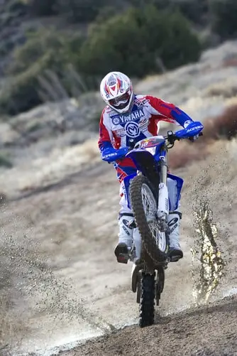 How-to-wheelie-a-dirt-bike-front-view-slight-miscalculation