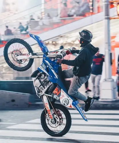 How-to-wheelie-a-dirt-bike-pro-standing-wheelie