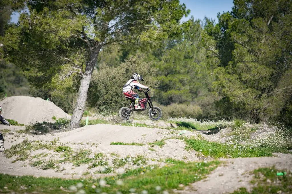 Kuberg-Cross-X-Force-Pro-50-scenic-jump-shot