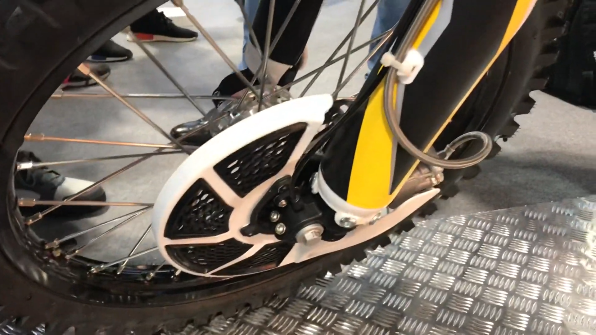 Sur-Ron-Storm-Bee-front-disc-brake-setup