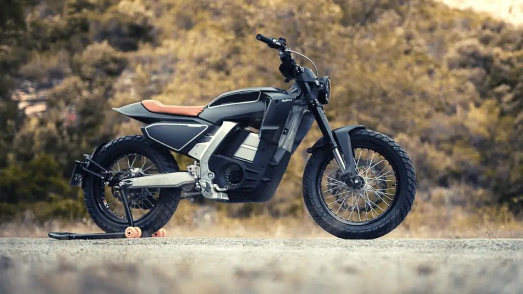 Here’s a lateral shot by Pursang that perfectly captures the E-Track Electric scrambler motorcycle’s retro-modern beauty.